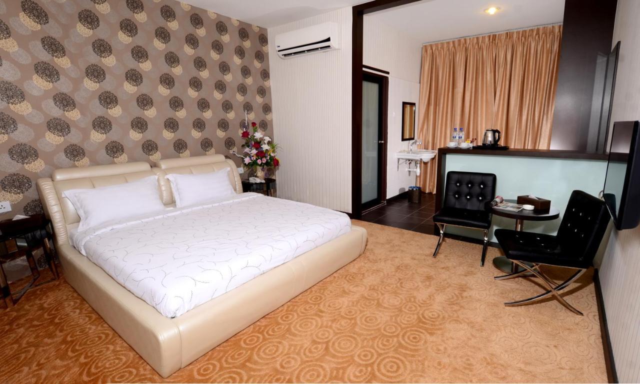 Hotel Tebrau Ct Johor Bahru Zewnętrze zdjęcie